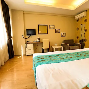 2* Hotel Retropera